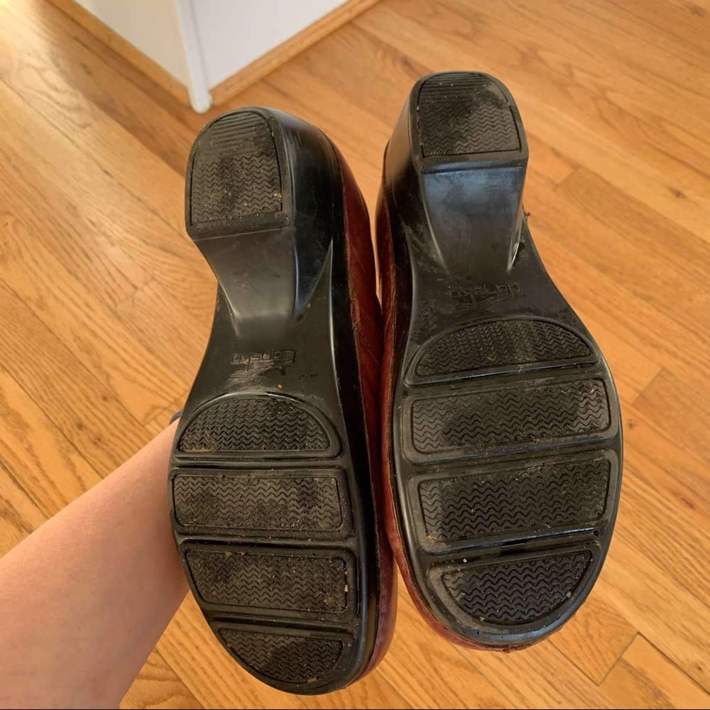 Dansko clogs leather upper button and strap detail burgundy size 40 - Picture 2 of 10